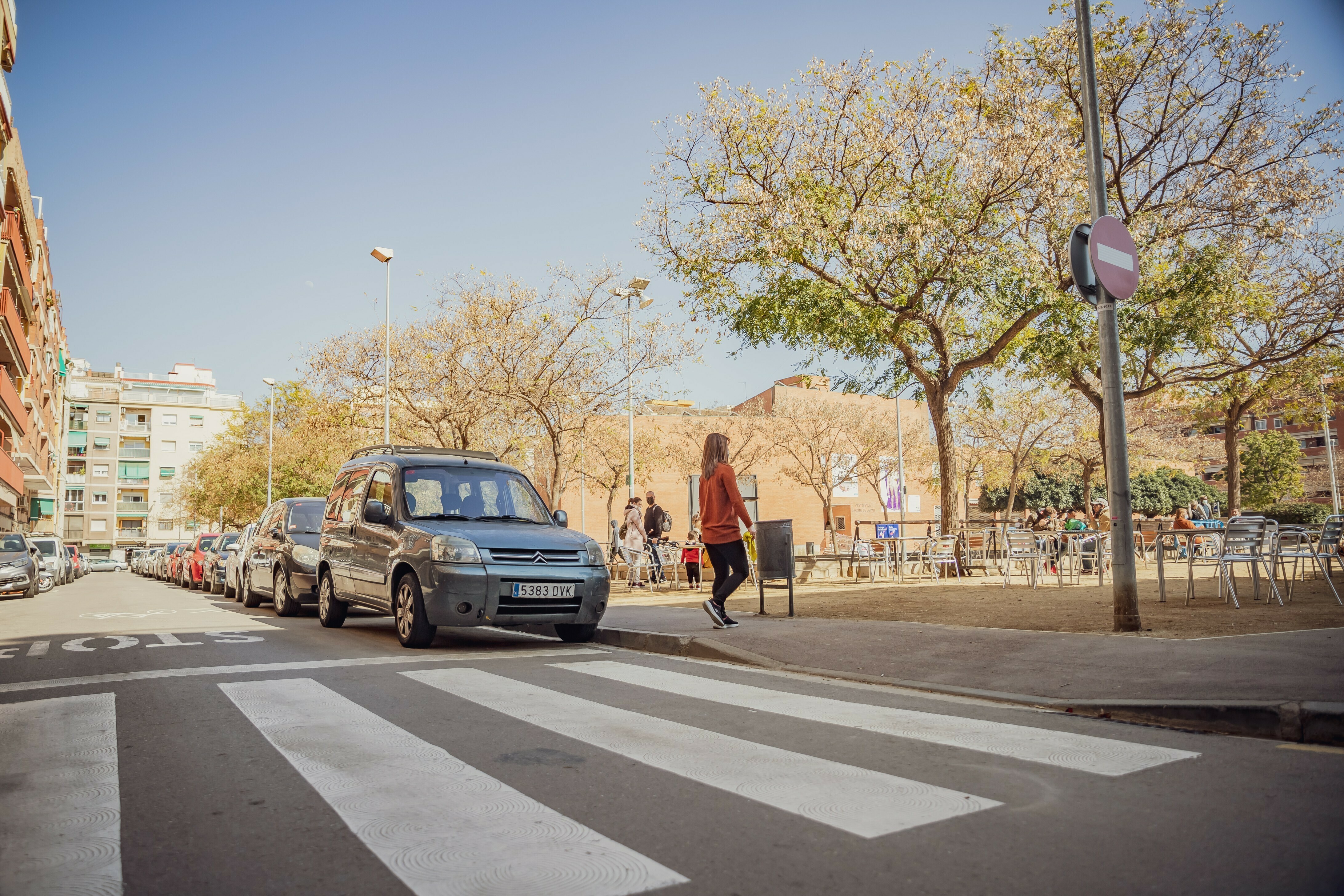 Imatge pels mitjans:  26. Instal·lar passos de vianants elevats als voltants dels Jardins de la Pau 