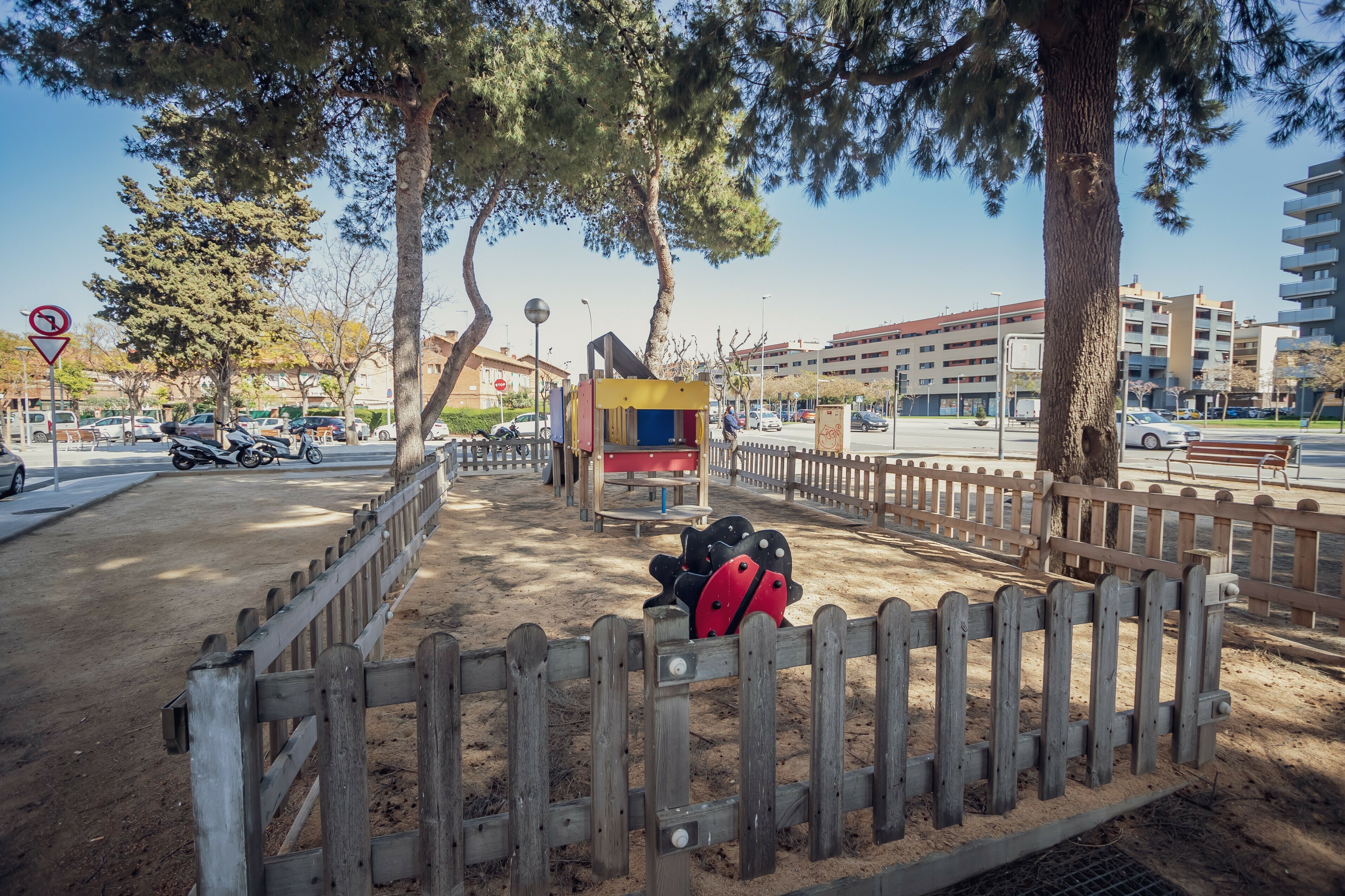 Imatge pels mitjans: 8.	Renovar el parc infantil del carrer d’Amposta