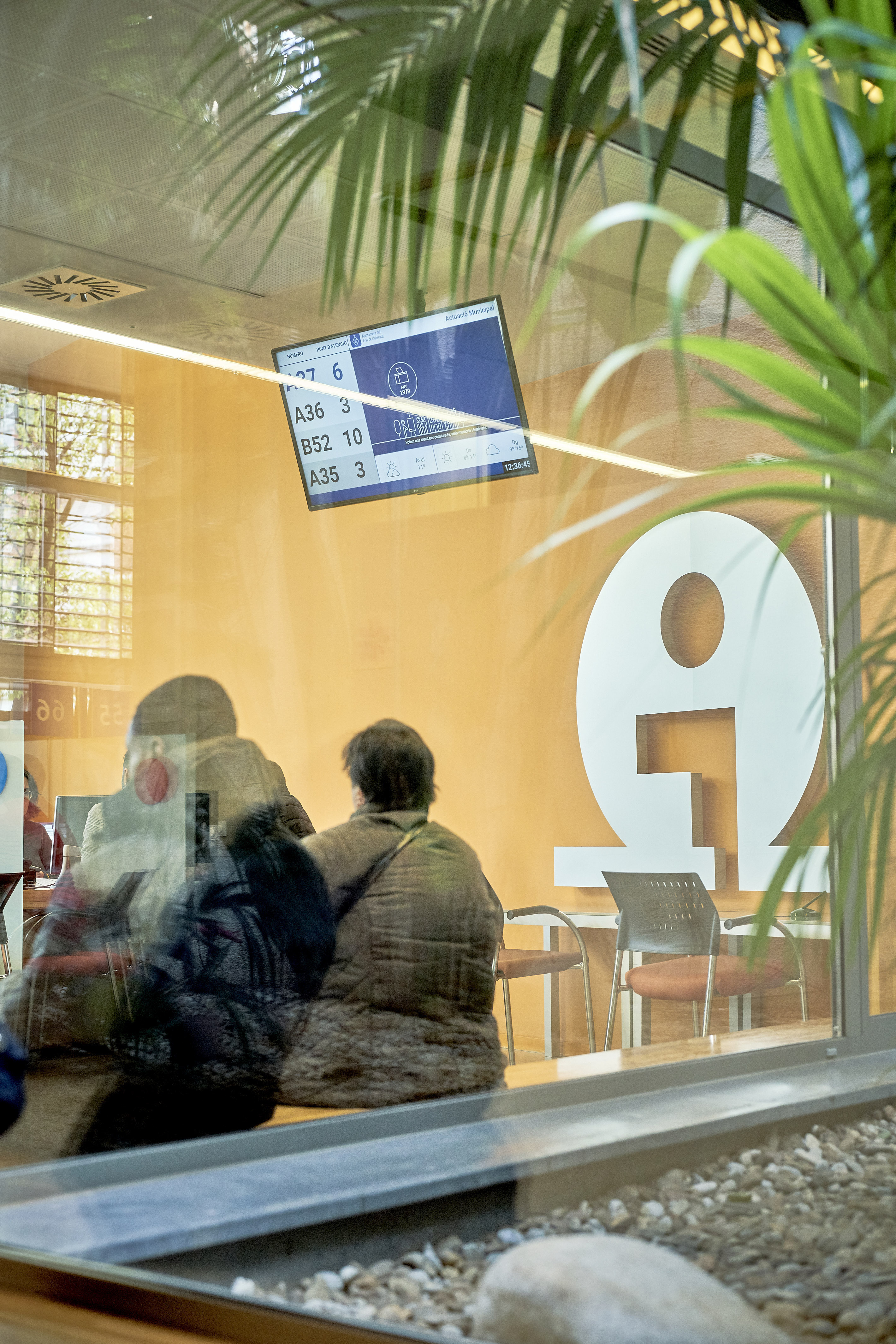 Imatge pels mitjans: 15.	 Instal•lar suports d’informació digital a l’espai públic