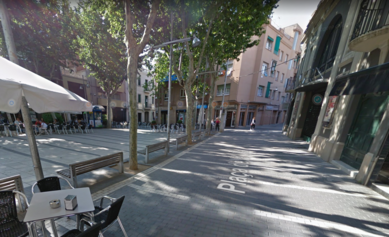 bancs impedint el pas de la gent