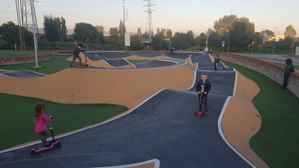 Pumptrack o skate Park infantil